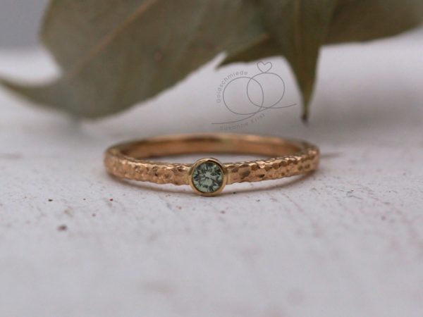 Ring grüner Stein als Verlobungsring hellgrüner Stein Linda