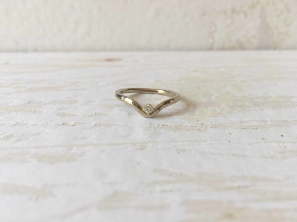 Verlobungsring mit Ecke "Hellenea"