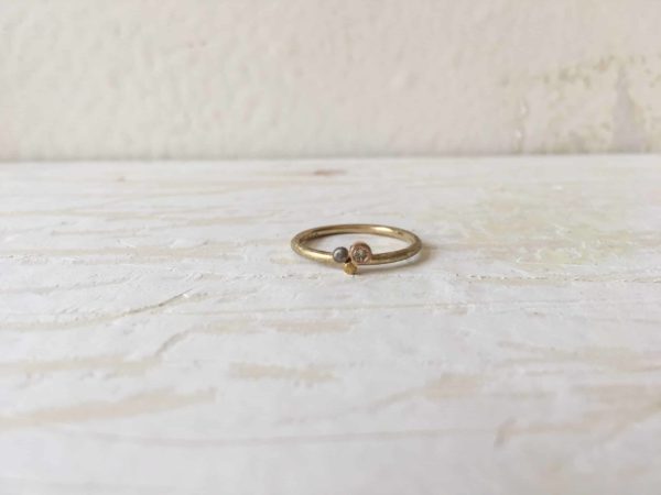 Verspielter Verlobungsring mit Kügelchen "Ceresis"